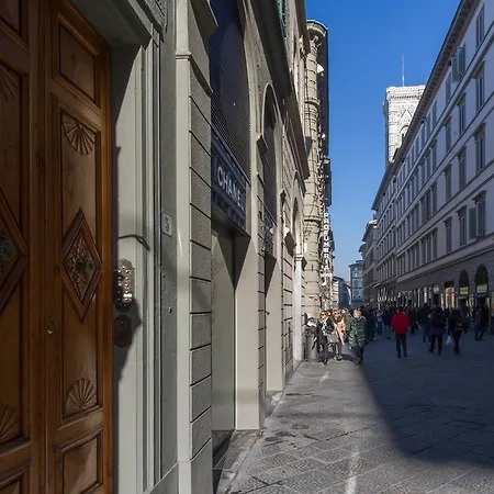 شقة Calzaioli - Steps From The Duomo *